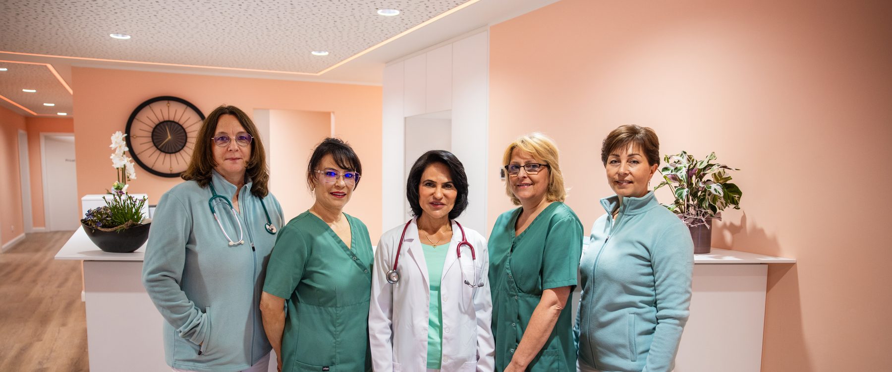 Das Team der Hausarztpraxis Huwaida El-Buruq